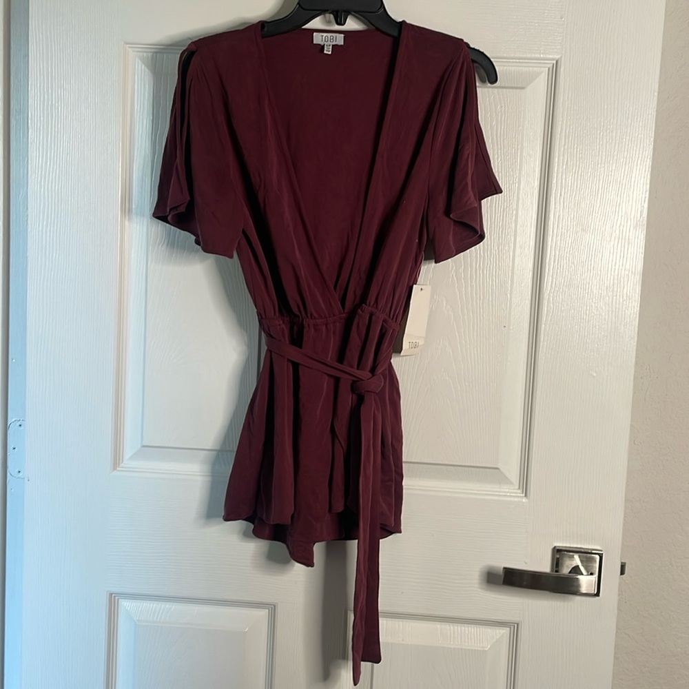NWT Tobi short sleeve belted romper